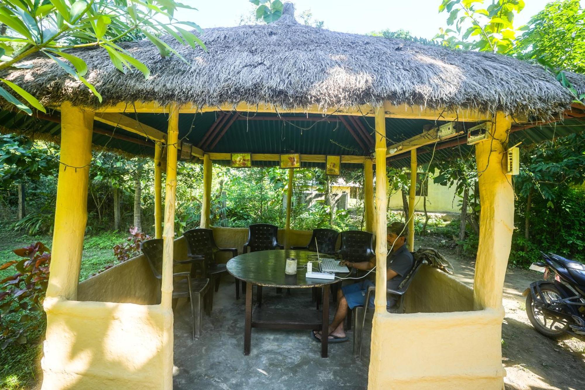 Wild Planet Eco Retreat Hotel Bardiya Buitenkant foto